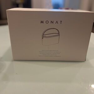 Monat White Cosmetic light up case